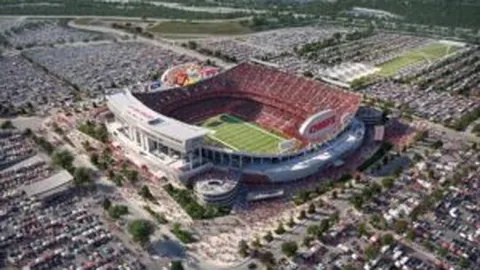 艾玛·拉德卡努意外摔倒，前排观众见证其瞬间离场瞬间