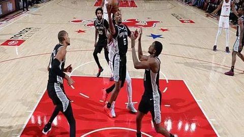 “2025年北京国际马拉松：埃塞选手海勒问鼎，央视体育独家报道”